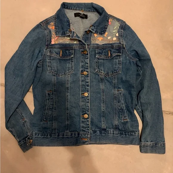 Handmade/upcycled floral embroidered/panel denim jacket - Picture 2 of 3